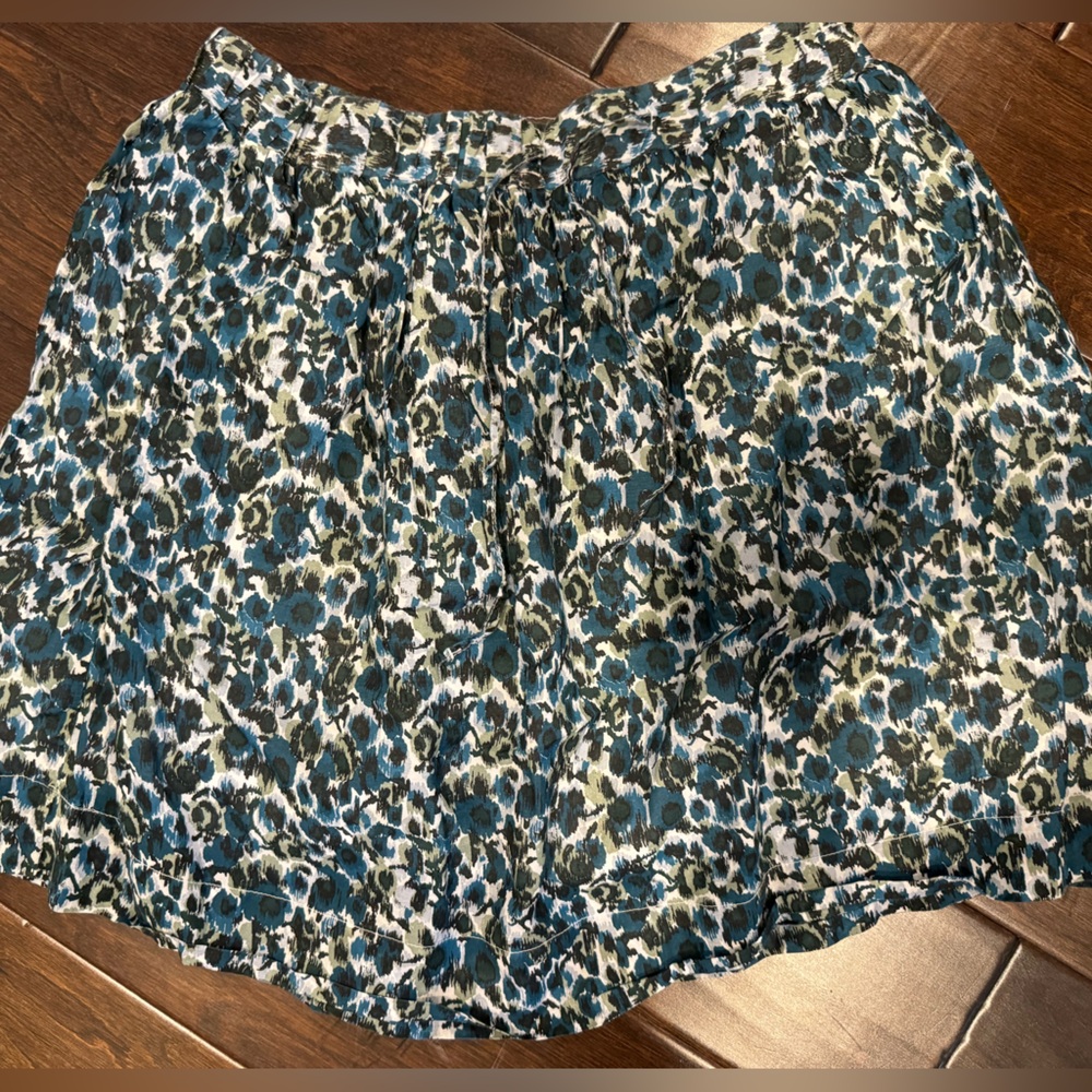 Gap floral skirt. Perfect for summer. Lined w/elastic waist & draw string belt.